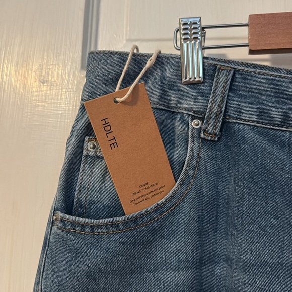 HDLTE NWT Wide LegJeans; Size XL; medium wash - Picture 5 of 11